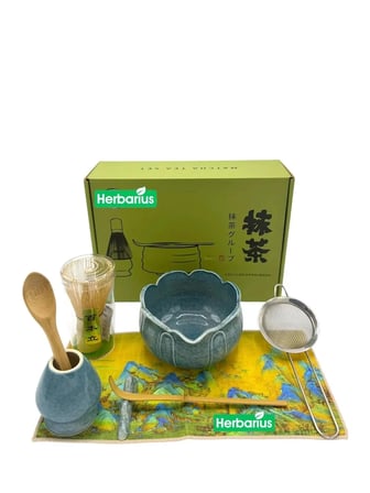 Herbarius 8 Parça Lotus Desenli Çiçek Formlu Benekli Turkuaz Mavi Renk Matcha Çayı Hazırlama Seti - Geleneksel Japon Matcha Seti