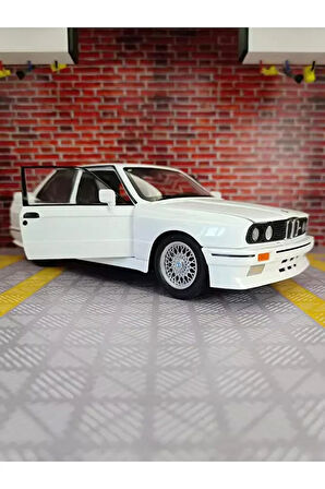 1988 BMW 3 SERIES M3 White (E30) 1:24 Ölçek Açılan Kapılar BMW E30 Diecast Araba