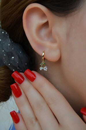 Zirkon Kalp Taşlı Kiraz Charm Halka Piercing – 14K Gold Renk | Helix, Kıkırdak, Lob Uyumlu | Tekli
