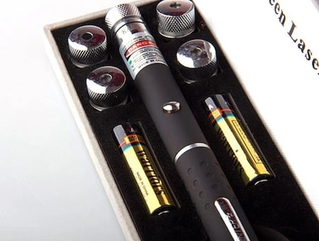 Yeşil Lazer Pointer 50 Mw 15 Km Etkili (5 Başlıklı)