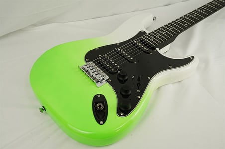 SMIGER L-G2 i6 WKG STRAT TİPİ ELEKTRO GİTAR DAHİLİ EFEKTLİ WHITE GREEN