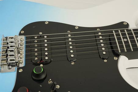 SMIGER L-G2 i6 WKB STRAT TİPİ DAHİLİ EFEKTLİ ELEKTRO GİTAR WHITE BLUE