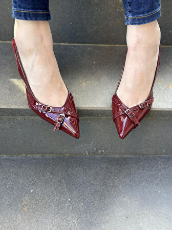 Olivia Çift Bantlı Toka Detaylı Rugan Kadın Topuklu Ayakkabı