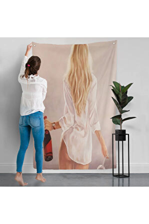 Şarap ve Kadeh le Yürüyen Sarı Saçlı Kadın Duvar Örtüsü-7946