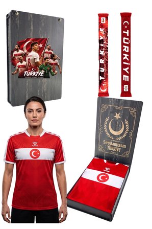 TÜRKİYE ORİJİNAL LİSANSLI HUMMEL KIRMIZI TÜRKİYE FORMASI UV KUTU ve ATKI HEDİYELİ