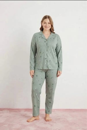 Pijamoni Kadın Büyük Beden Süet Kumaş Önü Düğmeli Şık Pijama Takımı