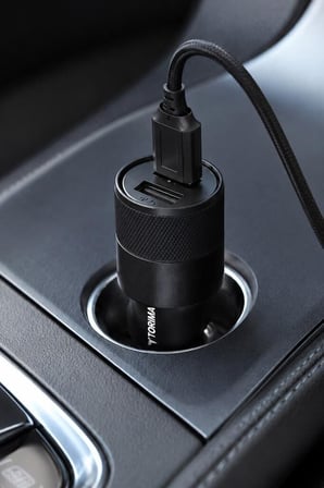 Delux Serisi Oto Aksesuar Akım Şarjı Araç Şarj Aleti Soketi Çift USB C3 Siyah
