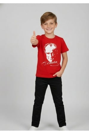 Erkek Çocuk ATATÜRK Baskılı T-Shirt Ve Siyah Keten Pantolon Takım 23Nisan 29Ekim Özel Günler