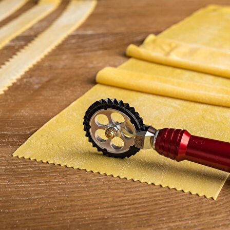 Marcato Pastawheel Makarna Hamuru Kesme Çarkı Kırmızı Renk
