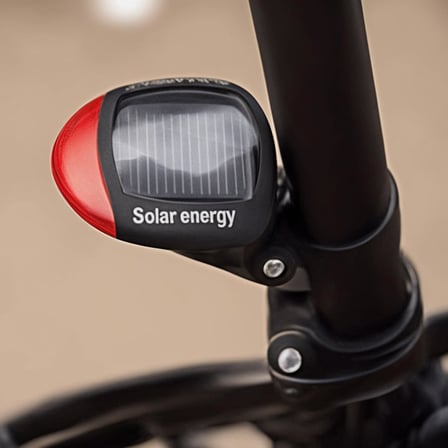 LED Güneş Enerjili Bisiklet Kuyruk Lambası – Güvenli ve Çevre Dostu Sürüş İçin