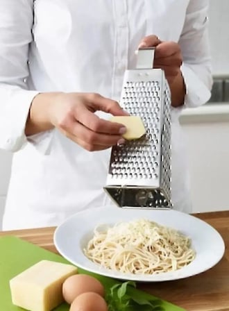Metal Rende, Paslanmaz Çelik, Çok Amaçlı ve Dayanıklı Tasarım, Sebze, Peynir ve Meyve Rendesi, Ergonomik Saplı, Kolay Temizlenebilir, Mutfak için Pratik ve Şık