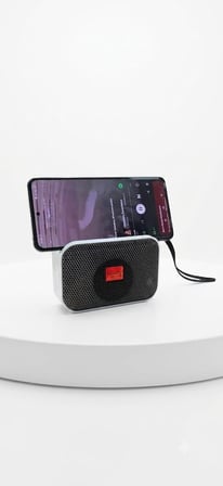 Bluetooth Hoparlör Speaker LED Işıklı USB ve Hafıza Kartı Destekli Telefon Standlı Taşınabilir Tam Bir FİYAT PERFORMANS ÜRÜNÜ kaybetseniz üzülmeyeceğiniz hediyelik ürün (ÖN PANEL SİYAH)