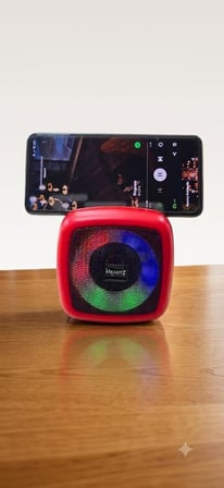 Bluetooth Hoparlör, RGB LED Işıklı, Telefon Standlı, USB Flash Bellek ve AUX Destekli, Taşınabilir Speaker A Kalite 4 Ayrı Renk seçenekli Şarjlı Bluetooth Speaker (SİYAH)