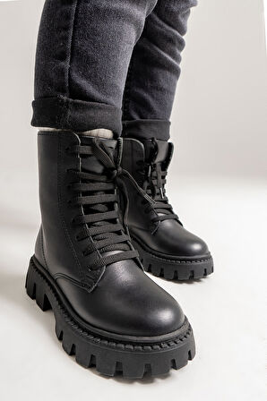 mnpc Kız Çocuk Siyah Hakiki Deri Suya Dayanıklı Postal