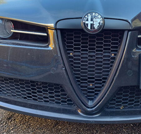 Alfa Romeo 159 Orta Tampon Izgarası Siyah