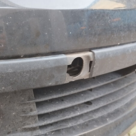 Clio 3 Ön Tampon Çeki Demiri Kapağı