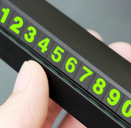 Araç Torpido Üstü Cep Telefon Numarası İçin Aç Kapa Numaratör