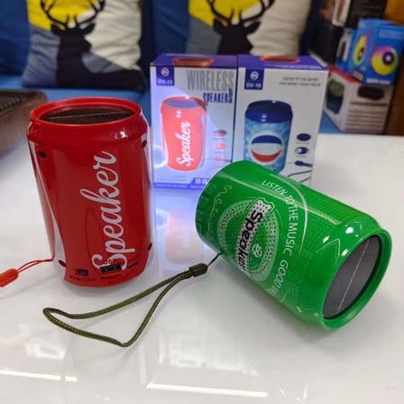 GÜNEŞ ENERJİSİ İLE DE DOLABİLEN RADYOLU FLASH BELLEK VE HAFIZA KART DESTEKLİ SÜPER GÜÇLÜ EL FENERLİ BLUETOOTH SPEAKER ŞARJ EDİLEBİLİR HOPARLÖR BASS SES ÇOK İYİ (KIRMIZI)