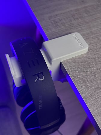 Premium Beyaz Masa Kenarı Kulaklık Standı – Polardock Edition | Kaydırmaz Keçeli, Ergonomik ve Güçlendirilmiş