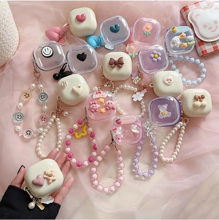 CaseOnn Kılıf Figürlü 3D Lovely Kalp Kırmızı Bej Galaxy Buds FE - Buds Core ile uyumlu