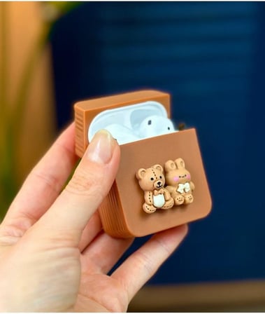 Airpods 1. Nesil Ve 2. Nesil ile Uyumlu Ayıcık Tasarımlı Kalın Silikon Kılıf - Brown