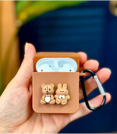 Airpods 1. Nesil Ve 2. Nesil ile Uyumlu Ayıcık Tasarımlı Kalın Silikon Kılıf - Brown