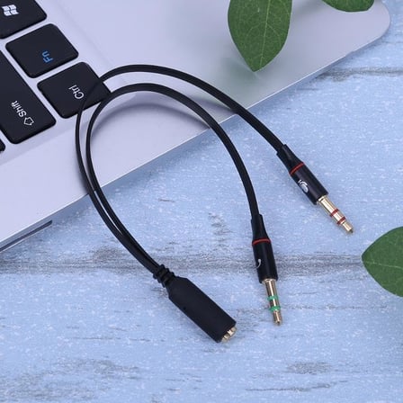 5744 Kulaklık Mikrofon Çevirici Ayırıcı. Bütün Telefon Modellerine Uyumlu Tek 3.5mm Girişe Sahip Olan Kulaklıklarınızı Ses Ve Mikrofon Girişini Ayrı şekilde Kullanabilmek İçin üretilmiştir.
