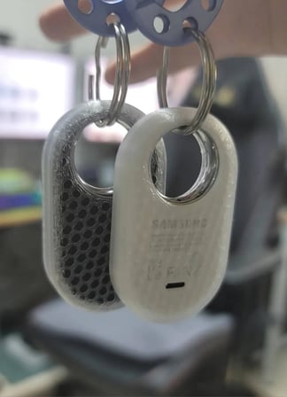 Arı Peteği Desenli Smart Tag 2 Kılıf Sert Dayanıklı SmartTag2 ile Uyumlu Plastik Koruyucu (Kırmızı)
