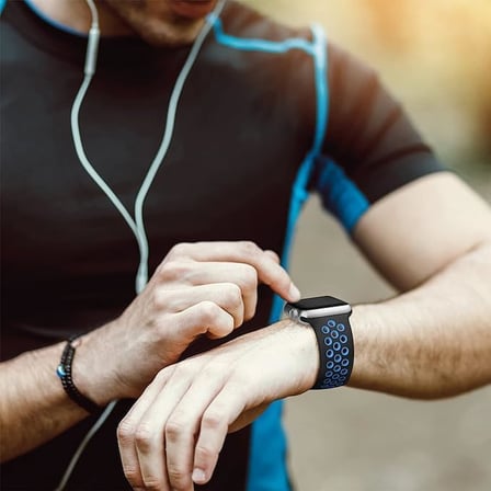 Apple Watch Seri 1/2/3/4/5/6/7/se/8/ultra İle Uyumlu Delikli Silikon Kordon Kayış 42-44-45-49 mm (Siyah - Mavi)