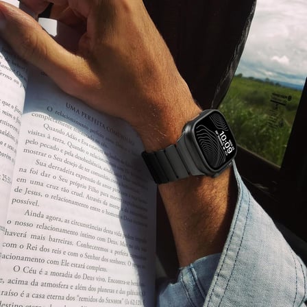 Apple Watch Titanyum Hybrid Kordon – Ayarlanabilir, DLC Kaplama, Silikon İç Katman, Güçlü Manyetik Tokalı, Dayanıklı Premium Kayış