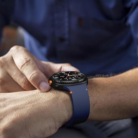 Samsung Galaxy Watch 8 / Watch 8 Classic (40mm/44mm/46mm) Uyumlu Premium Yumuşak Silikon Spor Kordon + Kolay Uygulama Aparatlı 9H Tempered Glass Ekran Koruyucu Seti
