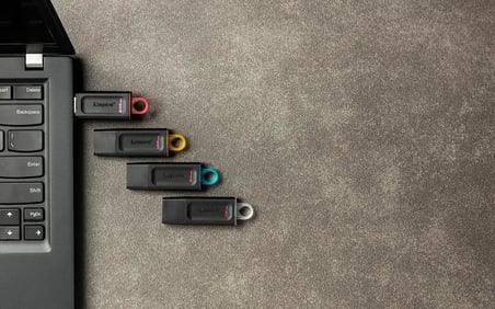 DataTraveler Exodia 128GB USB Flash Bellek USB3.2 Gen1 (Black + Yellow) DTX/128GB