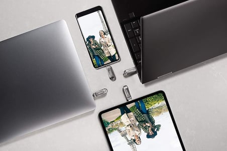 Ultra Dual Drive Luxe USB Type-C Drive Akıllı Telefon Depolama Alanı 512 GB (Taşınabilir Depolama, USB 3.1 Gen 1, Dönen Tasarım, 150 MB/s Okuma, USB Sürücü, Otomatik Yedekleme), Gümüş