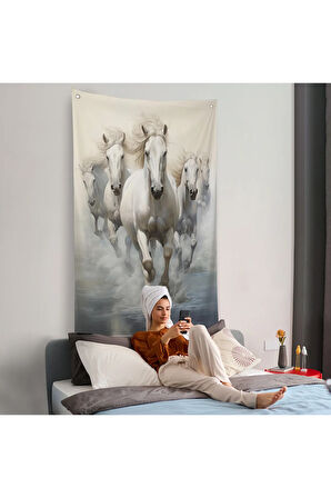 Suda Koşan Beyaz Atlar Duvar Örtüsü-8000