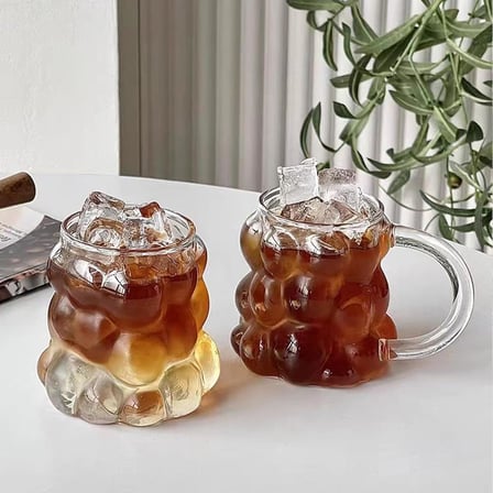 ® 2 Adet Kulplu Boncuk Şekilli Cam Bardak – 350ml Borosilikat Üzüm & Kabarcıklı Tasarım | Isıya ve Darbeye Dayanıklı Soğuk Kahve, Çay, Meyve Suyu Bardağı (Kulplu 3D Cam Bardak Seti)