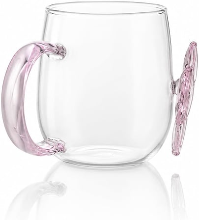 3D Pembe Kristal Fiyonk Figürlü Şeffaf Cam Kupa – Feminen Pembe Kulplu Dekoratif Bardak
