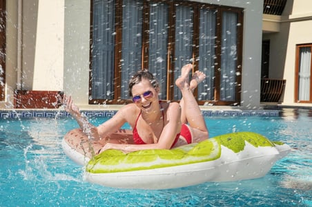 68" x 63"/1.73m x 1.60m Moscow Mule Float