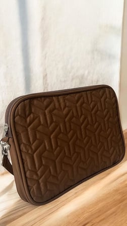 Aggu Bebe Tablet Kılıfı, iPad Air Pro, Matepad, Galaxy Uyumlu, Kapitoneli, Kahverengi, Kapaklı Kılıf, 11-12 inç, Omuz Askılı