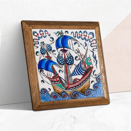 Pinecone Çini Sanatı Yelkenli Gemi Taş Duvar Tablosu - Ahşap Çerçeveli Taş Tablo - 25x25 cm - Dekoratif Duvar Sanatı - Modern Ev ve Ofis Duvar Dekoru W1-183