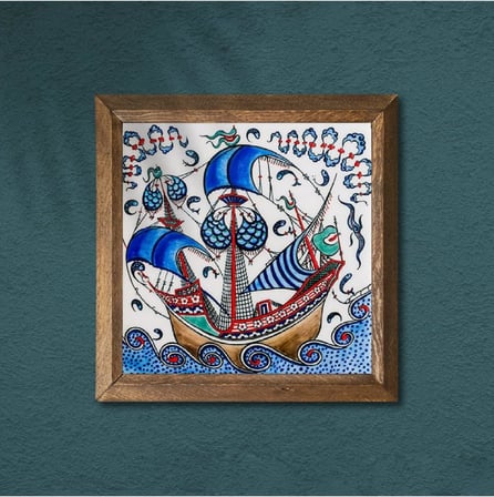 Pinecone Çini Sanatı Yelkenli Gemi Taş Duvar Tablosu - Ahşap Çerçeveli Taş Tablo - 25x25 cm - Dekoratif Duvar Sanatı - Modern Ev ve Ofis Duvar Dekoru W1-183