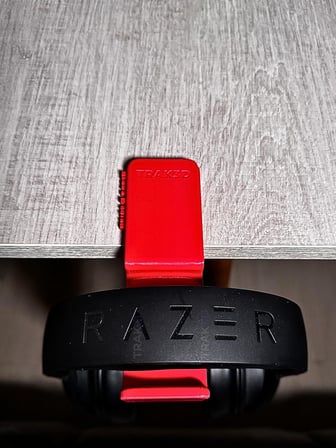 Premium Kırmızı Asılabilir Masa Kenarı Kulaklık Standı – Blaze Edition V5 | Kaydırmaz Keçeli, Ergonomik ve Sağlam