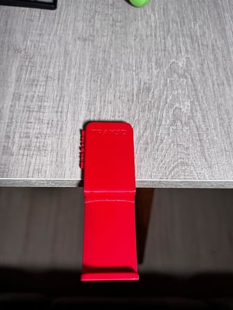 Premium Kırmızı Asılabilir Masa Kenarı Kulaklık Standı – Blaze Edition V5 | Kaydırmaz Keçeli, Ergonomik ve Sağlam