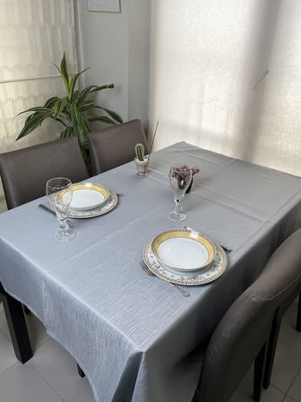 vi Ihlamur keten görünümlü, su geçirimsiz, kayma yapmayan premium masa örtüsü (145 cm x 185 cm, Bej)