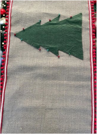 Noel Temalı Gri Keten Masa Örtüsü, Ekose Çam Ağacı Desenli, Ponponlu Kenar Süslemeli, Dekoratif Yemek Masası Örtüsü (yeşil, 150 cm)