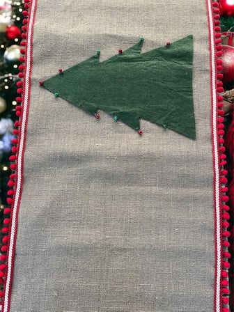 Noel Temalı Gri Keten Masa Örtüsü, Ekose Çam Ağacı Desenli, Ponponlu Kenar Süslemeli, Dekoratif Yemek Masası Örtüsü (yeşil, 150 cm)