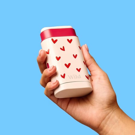 %98 Natural Stick Deodorant Kutu ve Refill Paketi Love Heart Case ve Pink Grapefruit & Lime 40 g.