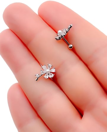 Taşlı İncili Çiçek Figürlü Kıkırdak Helix Tragus Piercing (1adet)