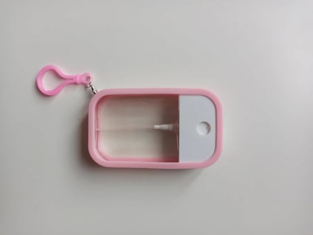 Silikon Kılıflı Sprey Şişesi 45 ml – Taşınabilir Anahtarlıklı Parfüm, Kolonya, Dezenfektan ve Oda Kokusu Dolum Şişesi (1, Soft Pembe)