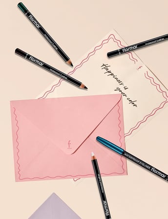 Mat Bitişli Suya Dayanıklı Göz Kalemi (SİYAH) - Waterproof Eyeliner - 101 Black Ice - 8690604109012