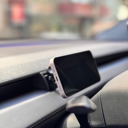 Tesla Model Y Juniper MagSafe Uyumlu Manyetik Telefon Tutucu, Araç İçi Kolay Montaj
